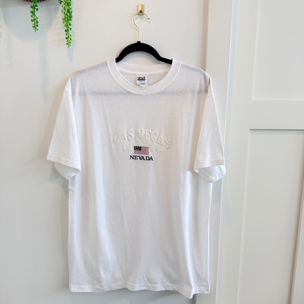 Anvil Las Vegas Nevada White Graphic T-Shirt Embroidered Letters Flag Detail L